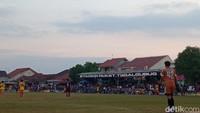 Liga Tarkam yang satu ini telah menjadi hiburan murah bagi warga Cirebon (Foto: Ony Syahroni/detikJabar).