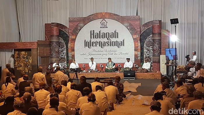 Wakil Presiden Maruf Amin membuka secara daring acara Halaqah Internasional II buka luwur Sunan Kudus 1445 Hijriah, Sabtu (22/7/2023).