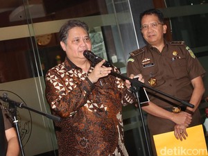 Kemenko Perekonomian: Tak Ada Protokoler Ucap Tembak Usai Airlangga Diperiksa