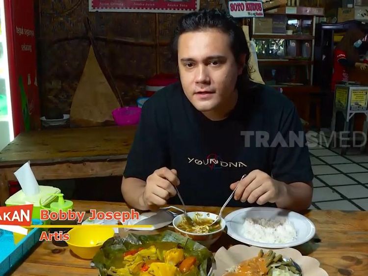 Keseruan Aktor Bobby Joseph Saat Berburu Nasi Warteg hingga Kopi Enak
