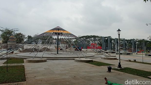 Alun-alun Dadaha Tasikmalaya.