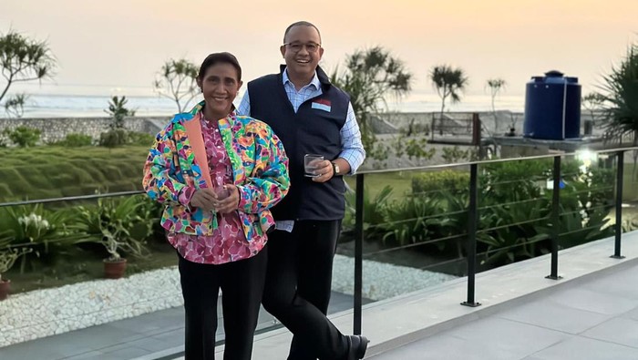 Anies Baswedan bertemu dengan Susi Pudjiastuti di Pangandaran, Jawa Barat.