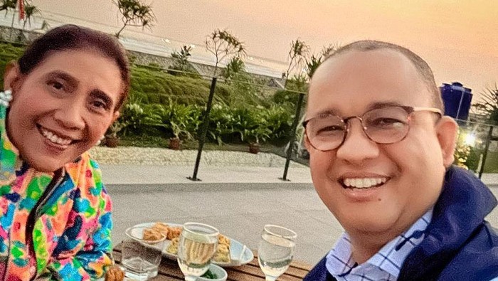 Anies Baswedan bertemu dengan Susi Pudjiastuti di Pangandaran, Jawa Barat.