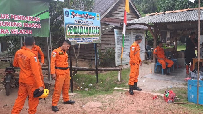 Basarnas melakukan pencarian lansia yang hilang di Hutan Lindung Bukit Maras, Bangka.