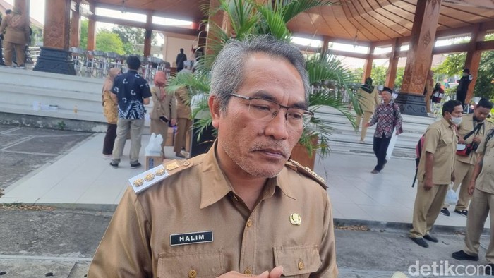 Bupati Bantul Abdul Halim Muslih saat memberikan keterangan di Pendopo Pemkab Bantul 2, Manding, Bantul, Senin (24/7/2023).