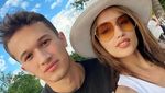7 Momen Kemesraan Cinta Laura dan Pacar Berondong yang 6 Tahun Lebih Muda