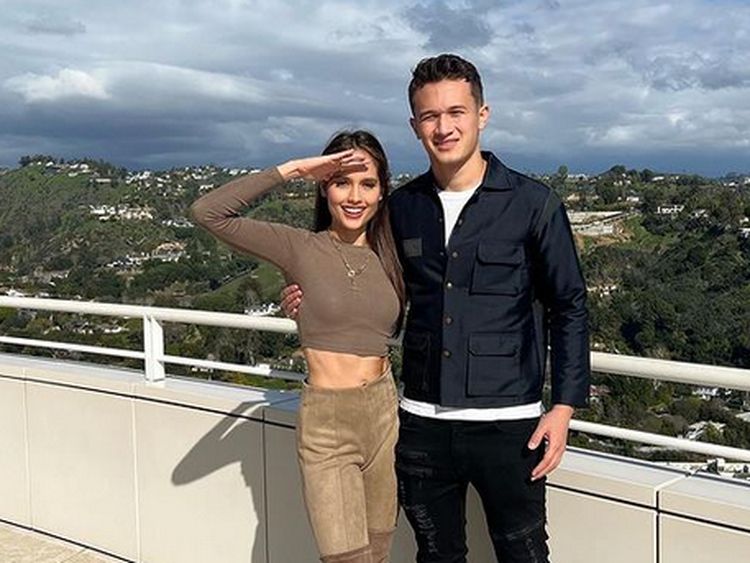 7 Momen Kemesraan Cinta Laura dan Pacar Berondong yang 6 Tahun Lebih Muda