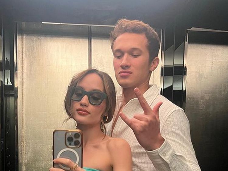 8 Foto Mesra Cinta Laura dan Pacar Gantengnya yang Lebih Muda 6 Tahun