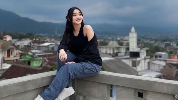 OM Adella merilis live music video lagu Nemu. Lagu tersebut dinyanyikan oleh Difarina Indra Adella.