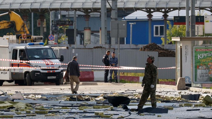 Members of the security services investigate the site of a damaged building following a reported drone attack in Moscow, Russia, July 24, 2023. REUTERS/Maxim Shemetov