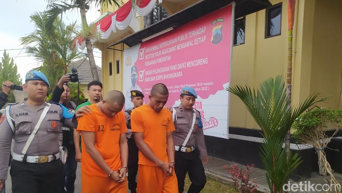 Dua dari empat pelaku pembobolan minimarket lintas provinsi yang berhasil diamankan Polresta Magelang, Senin (24/7/2023).