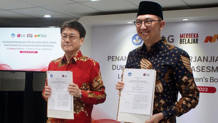 Dukung Literasi Nasional Lewat Paket Buku Bacaan untuk PAUD LG ikut mendukung kampanye pemerintah untuk meningkatkan literasi masyarakat dengan mendistribusikan paket buku bacaan bagi Pendidikan Anak Usia Dini (PAUD) yang tersebar di Indonesia.
