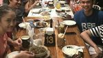 Duta Sheila On 7 Doyan Jajan Kaki Lima dan Makan di Warteg