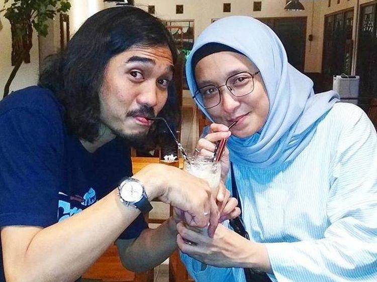 Duta Sheila On 7 Doyan Jajan Kaki Lima dan Makan di Warteg