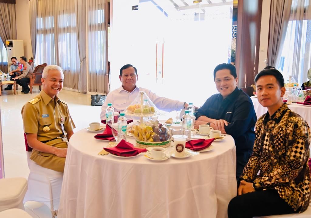 Erick Thohir Sarapan Bersama Prabowo, Ganjar dan Gibran di Solo