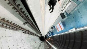 Seperti adegan di film action ya. Foto: Boredpanda 