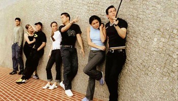 Menyandar di dinding atau lantai? Foto: Boredpanda