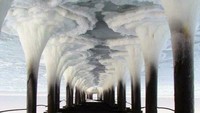 Seperti deretan cerobong yang mengeluarkan asap berwarna putih secara bersamaan (Foto: Boredpanda)