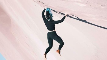 Seolah berada di tepi jurang ya. Foto: Boredpanda