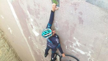 Seolah akan jatuh di lubang. Foto: Boredpanda