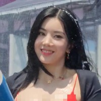 Festival itu identik dengan penampilan seksi artisnya yang tampil basah-basahan di atas panggung. Sebelumnya Kwon Eunbi viral saat meramaikan Waterbomb di Korea Selatan memakai bikini Burberry. Foto: Instagram