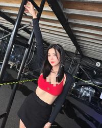 7 Gaya Kwon Eunbi eks IZ*ONE Viral Pakai Bikini Merah di Waterbomb Jepang
