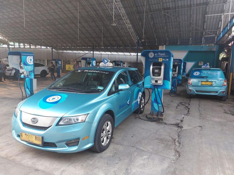 Intip Dapur Taksi Listrik Blue Bird Sebelum Mengaspal