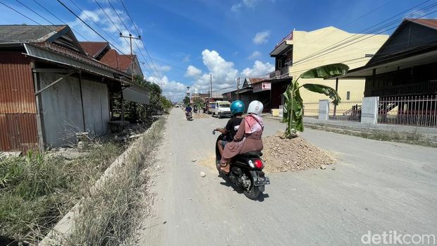 Kondisi Jalan Poros Sidrap-Soppeng di Sidrap, Sulsel.
