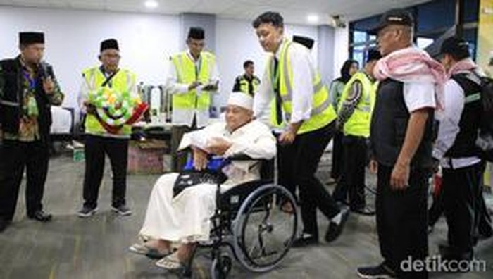 Jemaah haji embarkasi Padang pulang ke Tanah Air.