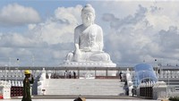 Patung ini rencananya akan diresmikan pada 1 Agustus, simbol nasionalisme yang kuat di negara yang sangat saleh. Wartawan diberikan kesempatan untuk melihat situs seluas 228 acre (92 hektar) di ibu kota, Naypyitaw, yang meliputi pagoda kecil, ruang pentahbisan, rumah peristirahatan, air mancur, danau, dan taman.