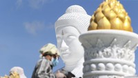 Kepala pemerintahan militer, Jenderal Senior Min Aung Hlaing, mengatakan itu akan menjadi patung Buddha marmer duduk tertinggi di dunia. Dia juga mengatakan pembangunan patung Buddha bertujuan “untuk menunjukkan berkembangnya Buddhisme Theravada di Myanmar, menjadi Myanmar sebagai titik fokus Buddhisme Theravada, memastikan kemakmuran negara dan berkontribusi pada perdamaian dan stabilitas dunia.”  