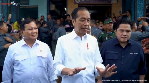 Jokowi tinjau Pasar Bululawang Malang bersama Prabowo dan Erick Thohir.