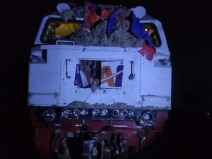 KA Gajayana Tabrak Truk Gandeng di Nganjuk