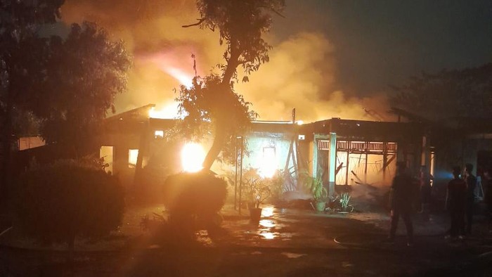 Kebakaran rumah dinas Dansat Brimob Polda Sumsel.