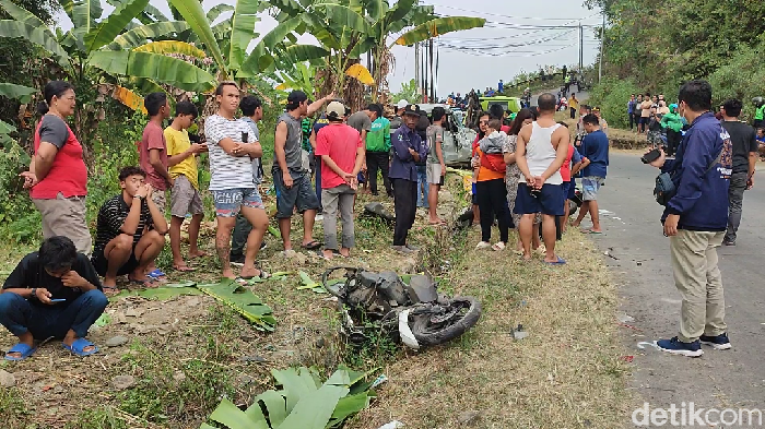 Kendaraan yang terlibat kecalakaan di Jatibarang, Semarang, Senin (24.7/2023).