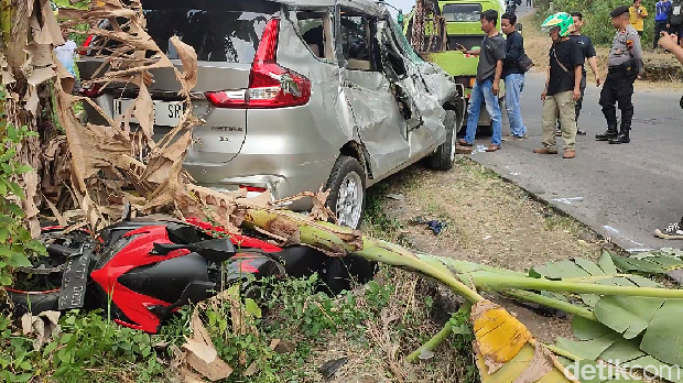 Kendaraan yang terlibat kecalakaan di Jatibarang, Semarang, Senin (24.7/2023).