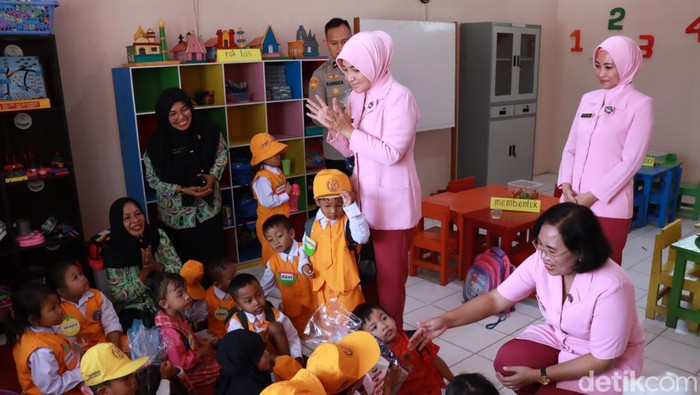 Ketua Bhayangkari Jatim kunjungi Bojonegoro