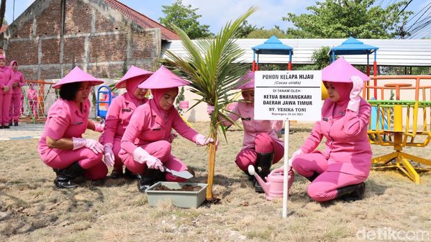 Ketua Bhayangkari Jatim kunjungi Bojonegoro