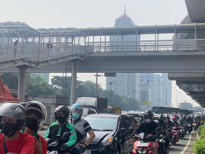 Lalin macet di Gatot Subroto pagi ini