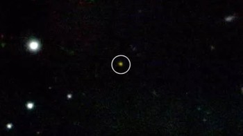 Sinar Gamma Abad ke-8 (775): Sinar gamma adalah fenomena paling berenergi di galaksi, tercipta dari tabrakan bintang dan dapat mudah memusnahkan Bumi jika meledak cukup dekat. Di 2013 ilmuwan menemukan bukti Bumi pernah dihantam ledakan sinar gamma pada suatu waktu di abad ke-8. Dengan mempelajari cincin pohon cedar Jepang yang bertarikh tahun 775, ilmuwan menemukan jejak isotop karbon-14, dan sinar gamma adalah salah satu dari sedikit penjelasan tentang bagaimana isotop langka ini bisa sampai di sana. Kemungkinan besar ini tidak berasal dari suar surya atau supernova jarak dekat, tapi tak banyak petunjuk lain karena tidak ada laporan dari masa itu mengenai penyakit radiasi atau penampakan supernova di langit. Foto: Gemini Observatory.