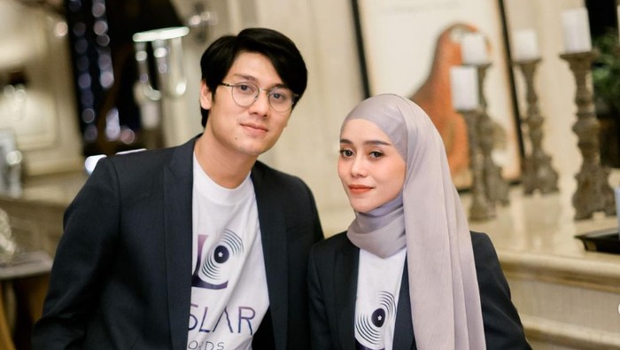 Lesti dan Billar melangsungkan akad nikah dan ijab kabul pada Kamis, 19 Agustus 2021. Hingga saat ini, mereka sudah dikaruniai seorang putra bernama Muhammad Leslar Al-Fatih Billar.