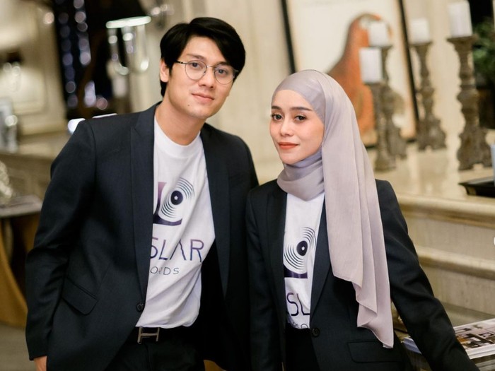 Lesti dan Billar melangsungkan akad nikah dan ijab kabul pada Kamis, 19 Agustus 2021. Hingga saat ini, mereka sudah dikaruniai seorang putra bernama Muhammad Leslar Al-Fatih Billar.