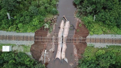 Longsor Bikin Jalur Kereta-Jalan Raya di Kanada Putus