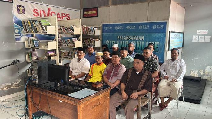 14 tersangka bentrok maut di Mamuju Tengah mengikuti sidang pembacaan dakwaan.