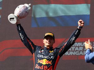 Verstappen Terlalu Dominan, Rival seperti Kemudikan Mobil F2
