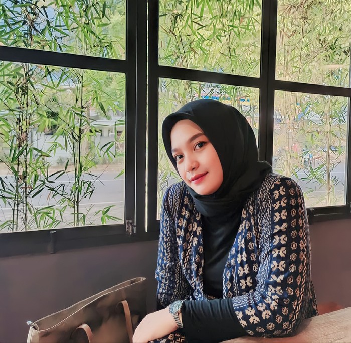 Meilisa menjadi juru bahasa isyarat di Malang