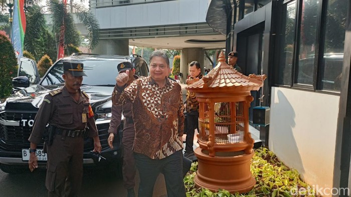 Menko Airlangga Hartarto datangi ke Kejagung, siap jadi saksi soal kasus minyak goreng. (Adrial Akbar/detikcom)