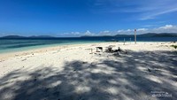 Hamparan pasir putih di Pulau Meoskun, Raja Ampat
