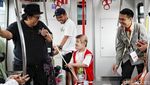 Momen Anak-anak Pengidap Kanker Naik LRT Jakarta