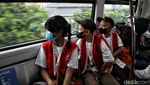 Momen Anak-anak Pengidap Kanker Naik LRT Jakarta